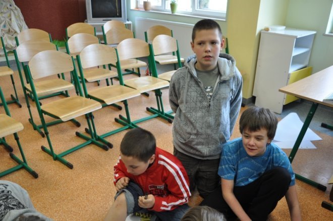 Uczniowie STO wysłuchali powieści Mama, Kaśka, ja i gangsterzy [20.IV.2012] - zdjęcie #8 - eOstroleka.pl