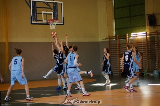 MP Kobiet U-16: Unia Basket Ostrołęka - Huragan Wołomin 52:81 [19.05.2012] - zdjęcie #7 - eOstroleka.pl
