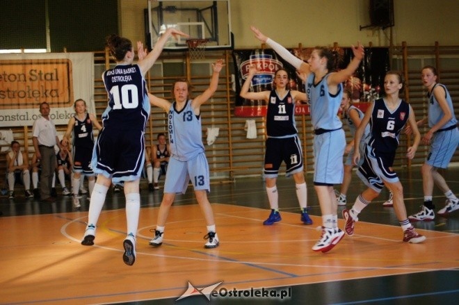 MP Kobiet U-16: Unia Basket Ostrołęka - Huragan Wołomin 52:81 [19.05.2012] - zdjęcie #11 - eOstroleka.pl