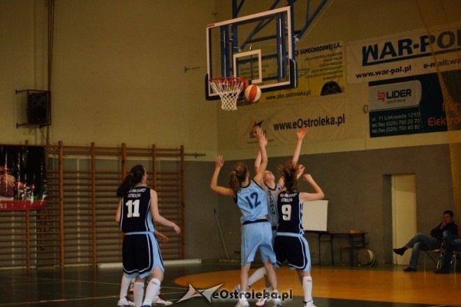 MP Kobiet U-16: Unia Basket Ostrołęka - Huragan Wołomin 52:81 [19.05.2012] - zdjęcie #23 - eOstroleka.pl