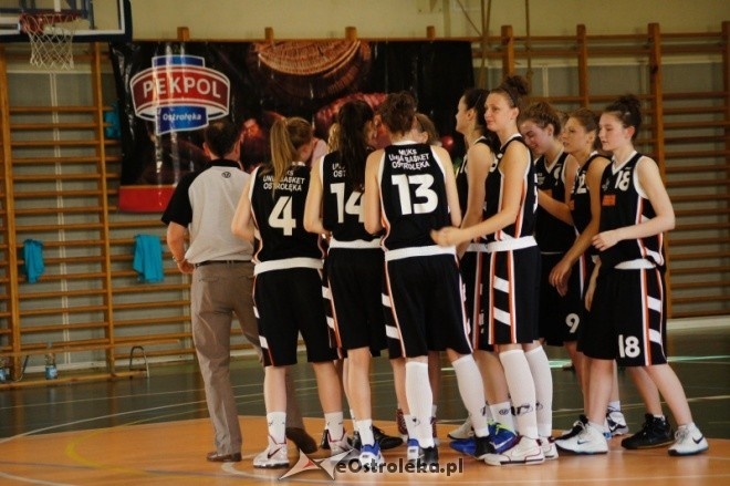 MP Kobiet U-16: PTK Pabianice - MUKS Unia Basket Ostrołęka [20.05.2012] - zdjęcie #1 - eOstroleka.pl