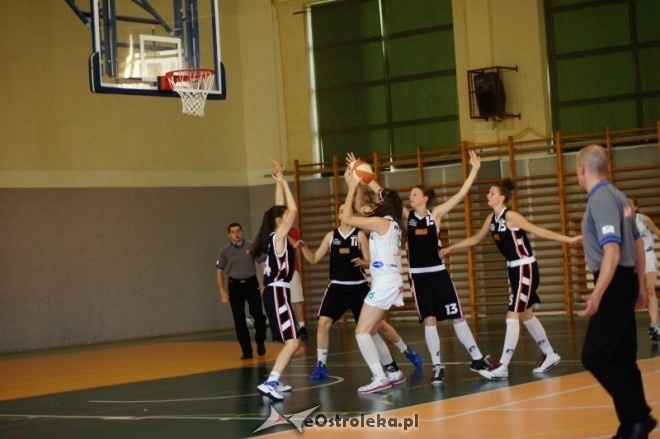 MP Kobiet U-16: PTK Pabianice - MUKS Unia Basket Ostrołęka [20.05.2012] - zdjęcie #7 - eOstroleka.pl