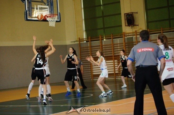 MP Kobiet U-16: PTK Pabianice - MUKS Unia Basket Ostrołęka [20.05.2012] - zdjęcie #10 - eOstroleka.pl