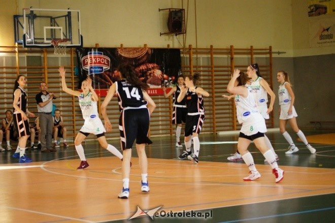 MP Kobiet U-16: PTK Pabianice - MUKS Unia Basket Ostrołęka [20.05.2012] - zdjęcie #13 - eOstroleka.pl