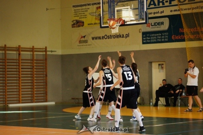MP Kobiet U-16: PTK Pabianice - MUKS Unia Basket Ostrołęka [20.05.2012] - zdjęcie #15 - eOstroleka.pl