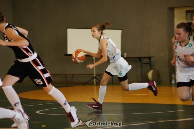 MP Kobiet U-16: PTK Pabianice - MUKS Unia Basket Ostrołęka [20.05.2012] - zdjęcie #16 - eOstroleka.pl