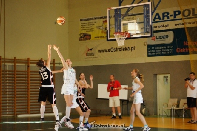 MP Kobiet U-16: PTK Pabianice - MUKS Unia Basket Ostrołęka [20.05.2012] - zdjęcie #24 - eOstroleka.pl