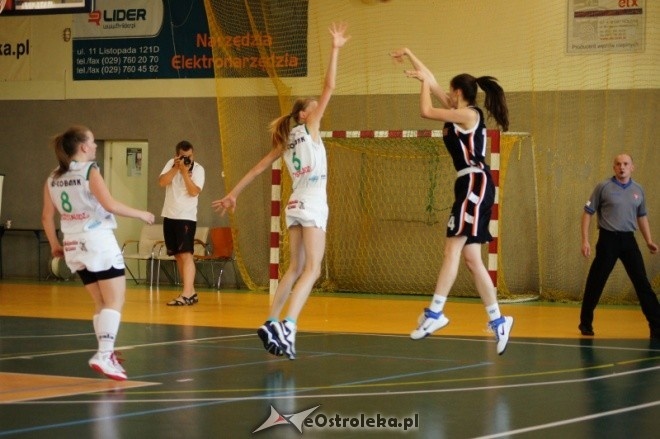 MP Kobiet U-16: PTK Pabianice - MUKS Unia Basket Ostrołęka [20.05.2012] - zdjęcie #35 - eOstroleka.pl