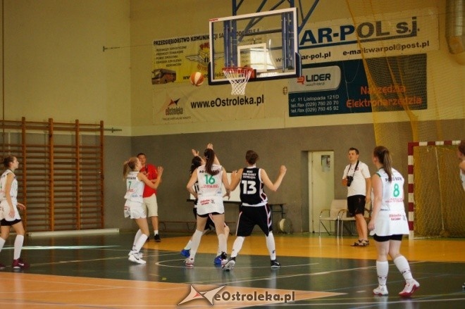MP Kobiet U-16: PTK Pabianice - MUKS Unia Basket Ostrołęka [20.05.2012] - zdjęcie #37 - eOstroleka.pl