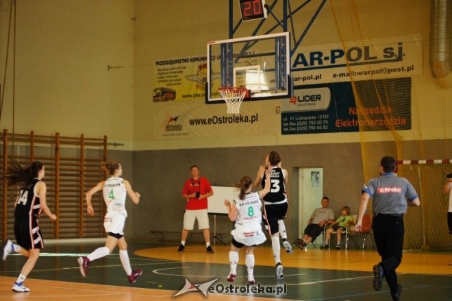 MP Kobiet U-16: PTK Pabianice - MUKS Unia Basket Ostrołęka [20.05.2012] - zdjęcie #38 - eOstroleka.pl