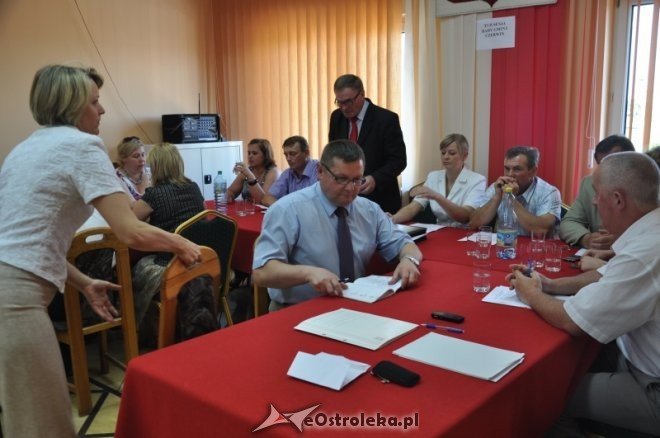 Ostra dyskusja podczas sesji rady gminy Czerwin [22.V.2012]  - zdjęcie #6 - eOstroleka.pl