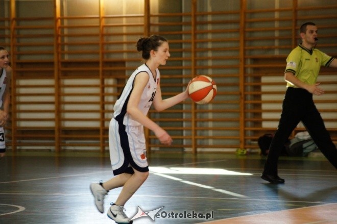 MP Kobiet U-16: MUKS Unia Basket Ostrołęka - TS Wisła Kraków [24.05.2012] - zdjęcie #11 - eOstroleka.pl