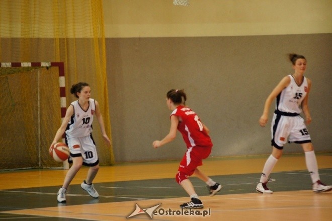 MP Kobiet U-16: MUKS Unia Basket Ostrołęka - TS Wisła Kraków [24.05.2012] - zdjęcie #25 - eOstroleka.pl