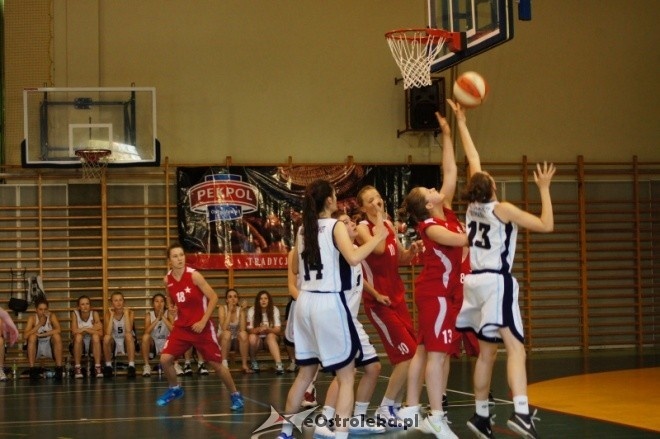 MP Kobiet U-16: MUKS Unia Basket Ostrołęka - TS Wisła Kraków [24.05.2012] - zdjęcie #28 - eOstroleka.pl