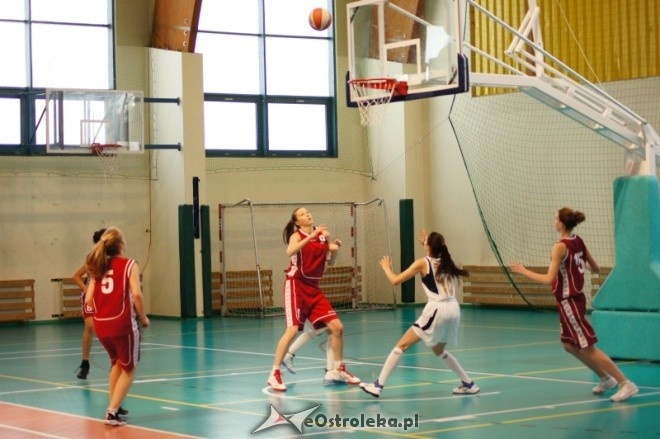 Półfinał MP Kobiet U-16: OSiR Trójka Żyrardów - MUKS Unia Basket Ostrołęka [26.05.2012] - zdjęcie #7 - eOstroleka.pl