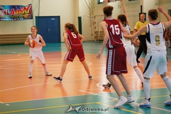 Półfinał MP Kobiet U-16: OSiR Trójka Żyrardów - MUKS Unia Basket Ostrołęka [26.05.2012] - zdjęcie #18 - eOstroleka.pl