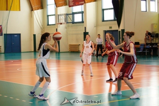 Półfinał MP Kobiet U-16: OSiR Trójka Żyrardów - MUKS Unia Basket Ostrołęka [26.05.2012] - zdjęcie #23 - eOstroleka.pl