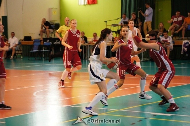 Półfinał MP Kobiet U-16: OSiR Trójka Żyrardów - MUKS Unia Basket Ostrołęka [26.05.2012] - zdjęcie #36 - eOstroleka.pl