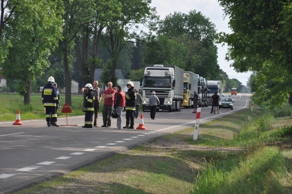 Śmiertelny wypadek w Dobrołęce: Ford został dosłownie zmiażdżony [31.V.2012]  - zdjęcie #7 - eOstroleka.pl