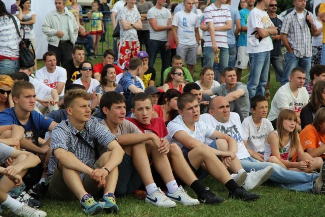 Mobllna strefa kibica w Ostrołęce: Tak kibicowali ostrołęczanie [10.VI.2012] - zdjęcie #36 - eOstroleka.pl