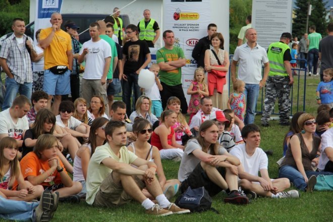 Mobllna strefa kibica w Ostrołęce: Tak kibicowali ostrołęczanie [10.VI.2012] - zdjęcie #37 - eOstroleka.pl