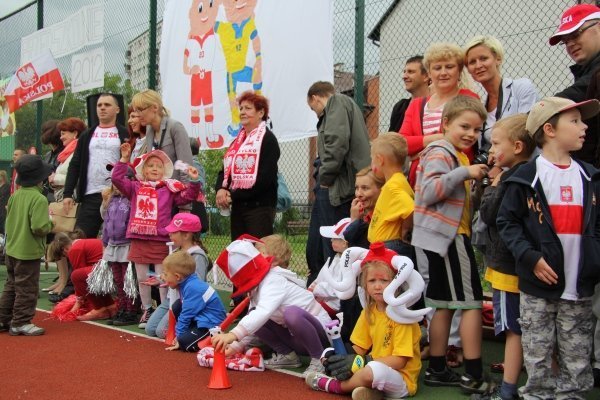 Przedszkolaki bawiły się na mini Euro 2012 [15.VI.2012] - zdjęcie #19 - eOstroleka.pl
