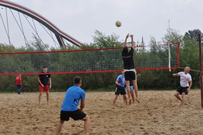 Huragan wygrał IV Otwarty Turniej Plażowej Piłki Siatkowej Mikstów [26.08.2012] - zdjęcie #6 - eOstroleka.pl