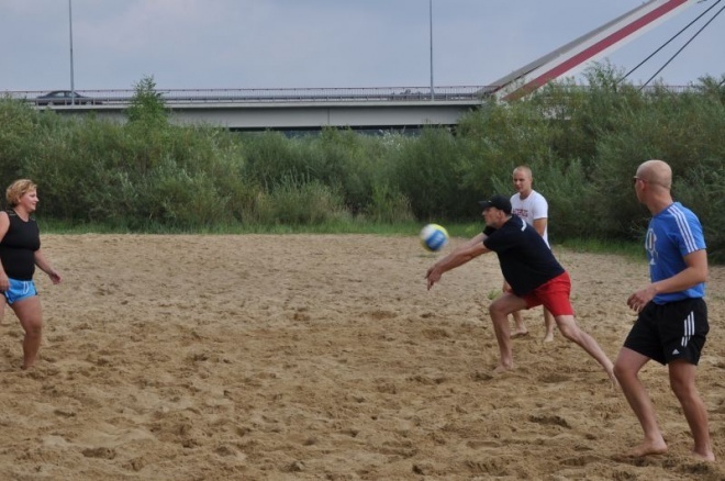 Huragan wygrał IV Otwarty Turniej Plażowej Piłki Siatkowej Mikstów [26.08.2012] - zdjęcie #15 - eOstroleka.pl