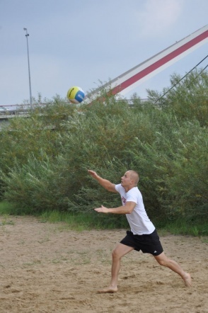 Huragan wygrał IV Otwarty Turniej Plażowej Piłki Siatkowej Mikstów [26.08.2012] - zdjęcie #19 - eOstroleka.pl