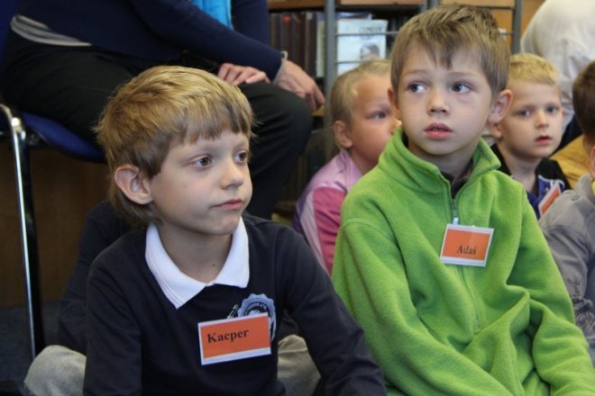 Polsko - angielskie czytanie dzieciom w Bibliotece Publicznej nr 2 [21 IX 2012] - zdjęcie #1 - eOstroleka.pl