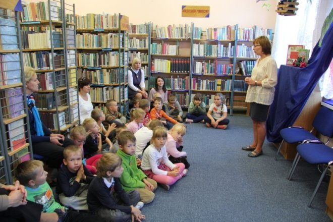 Polsko - angielskie czytanie dzieciom w Bibliotece Publicznej nr 2 [21 IX 2012] - zdjęcie #4 - eOstroleka.pl