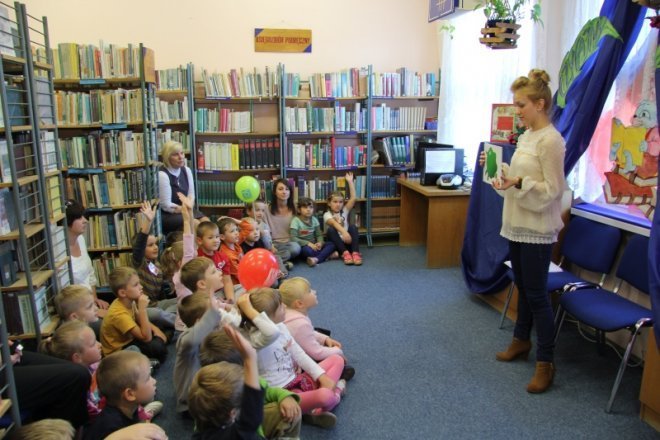 Polsko - angielskie czytanie dzieciom w Bibliotece Publicznej nr 2 [21 IX 2012] - zdjęcie #7 - eOstroleka.pl