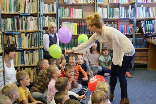 Polsko - angielskie czytanie dzieciom w Bibliotece Publicznej nr 2 [21 IX 2012] - zdjęcie #8 - eOstroleka.pl