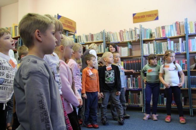 Polsko - angielskie czytanie dzieciom w Bibliotece Publicznej nr 2 [21 IX 2012] - zdjęcie #10 - eOstroleka.pl