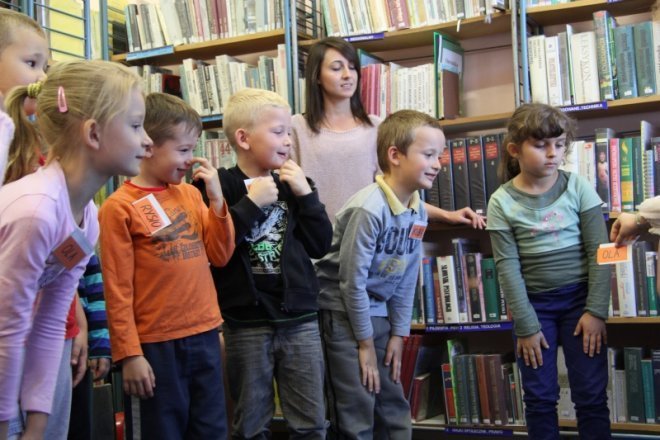Polsko - angielskie czytanie dzieciom w Bibliotece Publicznej nr 2 [21 IX 2012] - zdjęcie #12 - eOstroleka.pl