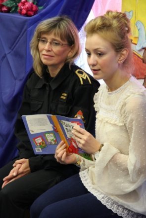 Polsko - angielskie czytanie dzieciom w Bibliotece Publicznej nr 2 [21 IX 2012] - zdjęcie #16 - eOstroleka.pl