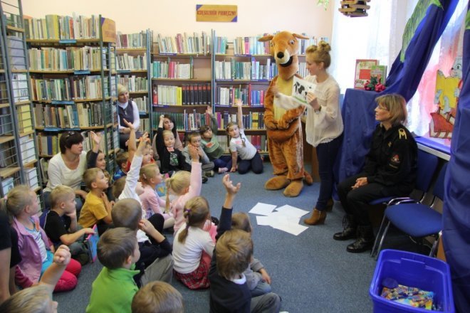 Polsko - angielskie czytanie dzieciom w Bibliotece Publicznej nr 2 [21 IX 2012] - zdjęcie #22 - eOstroleka.pl
