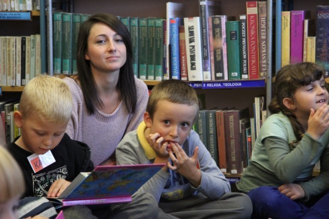 Polsko - angielskie czytanie dzieciom w Bibliotece Publicznej nr 2 [21 IX 2012] - zdjęcie #24 - eOstroleka.pl