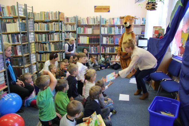 Polsko - angielskie czytanie dzieciom w Bibliotece Publicznej nr 2 [21 IX 2012] - zdjęcie #25 - eOstroleka.pl