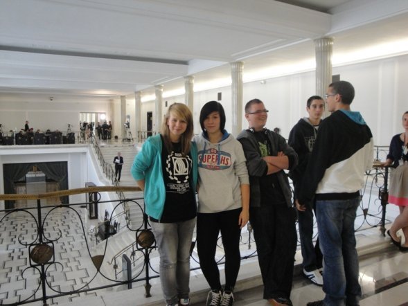 Uczniowie z Gimnazjum nr 1 odwiedzili stolicę i pałac w Sulejówku [26 IX 2012] - zdjęcie #9 - eOstroleka.pl