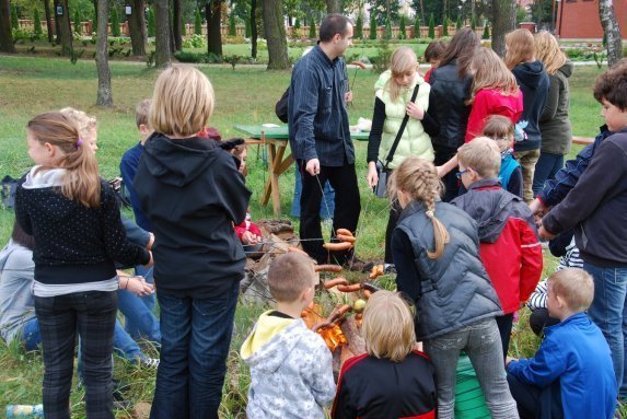 Ognisko dla dzieci i młodzieży z parafii Zabwiciela Świata [28 IX 2012] - zdjęcie #2 - eOstroleka.pl