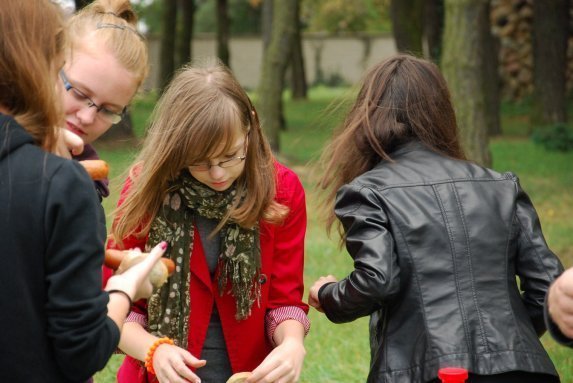 Ognisko dla dzieci i młodzieży z parafii Zabwiciela Świata [28 IX 2012] - zdjęcie #8 - eOstroleka.pl