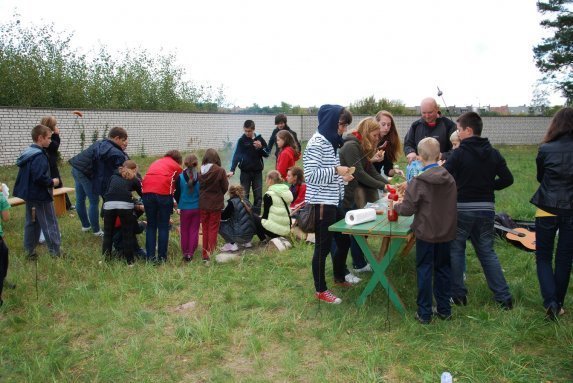 Ognisko dla dzieci i młodzieży z parafii Zabwiciela Świata [28 IX 2012] - zdjęcie #9 - eOstroleka.pl