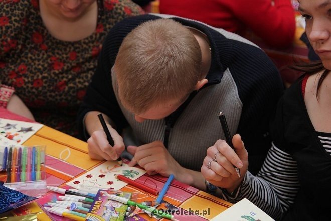 „Motylki” przygotowały świąteczną niespodziankę dla niepełnosprawnych dzieci i młodzieży z DPS w Bielawkach [05.12.2012] - zdjęcie #7 - eOstroleka.pl