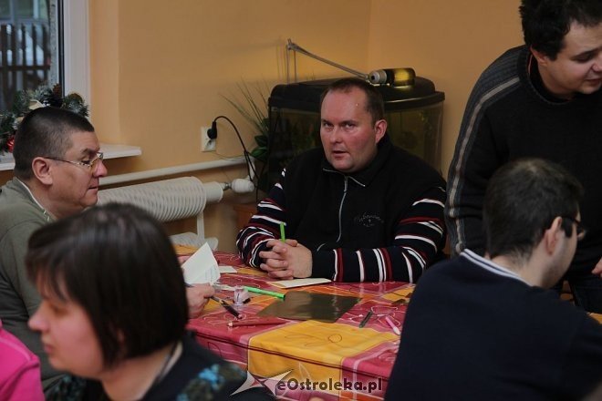 „Motylki” przygotowały świąteczną niespodziankę dla niepełnosprawnych dzieci i młodzieży z DPS w Bielawkach [05.12.2012] - zdjęcie #13 - eOstroleka.pl