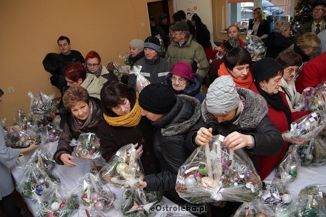 Kiermasz Bożonarodzeniowy z WTZ Motylki [14.12.2012] - zdjęcie #33 - eOstroleka.pl
