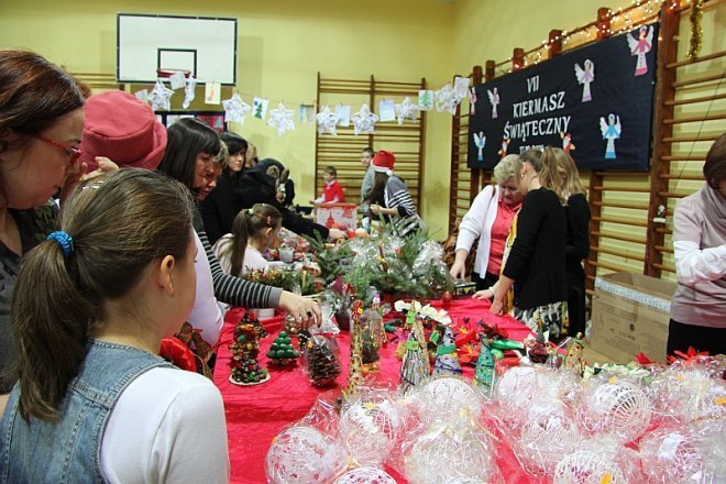 Świąteczne kolędowanie w Szkole Podstawowej nr 6 [18 XII 2012] - zdjęcie #4 - eOstroleka.pl