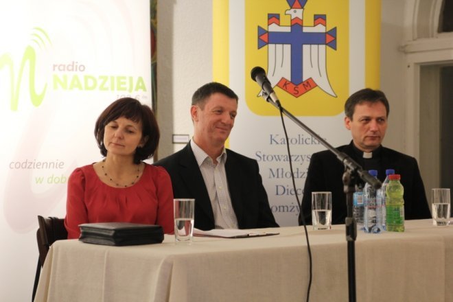 Tłumy na debacie walentynkowej: Każdy związek wymaga od nas pracy [8 II 2013] - zdjęcie #17 - eOstroleka.pl