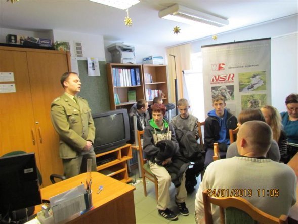 Żołnierze z WKU zachęcali bezrobotnych do kariery w wojsku [11 II 2013] - zdjęcie #1 - eOstroleka.pl