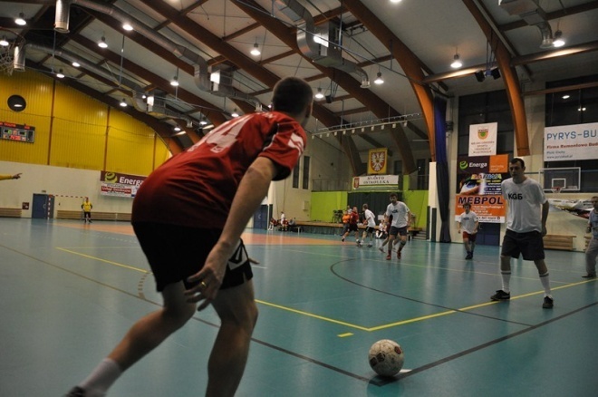 Nocna Liga Futsalu - ostatnia kolejka (05.04.2013) - zdjęcie #11 - eOstroleka.pl